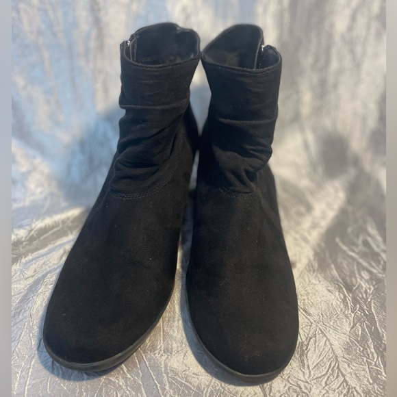 Aerosoles Misfit black scrunchy suede wedge ankle booties with side zipper - Picture 4 of 10